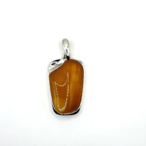 Zilveren hanger met honing-amber