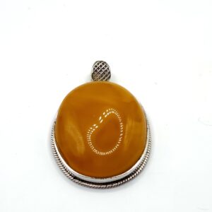 Alternative view of Zilveren hanger met honing-amber