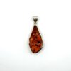 Zilveren hanger met cognac amber