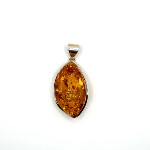 Zilveren hanger met cognac amber