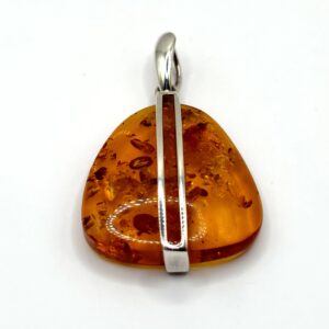 Alternative view of Zilveren hanger met cognac amber