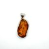 Zilveren hanger met cognac amber