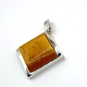 Alternative view of Zilveren hanger met honing-amber