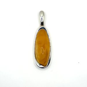 Zilveren hanger met honing-amber