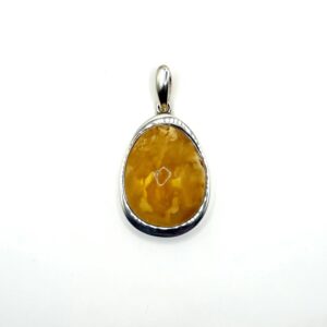 Zilveren hanger met honing-amber