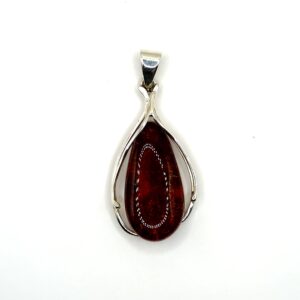 Zilveren hanger met barnsteen