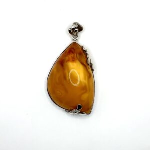 Zilveren hanger met honing-amber