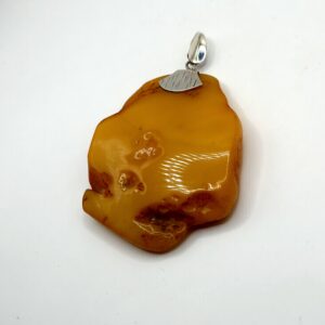 Alternative view of Zilveren hanger met honing-amber