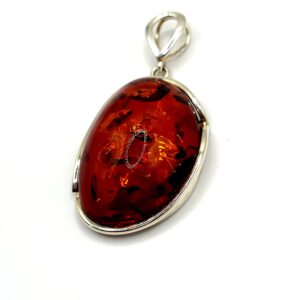 Alternative view of Zilveren hanger met cognac amber