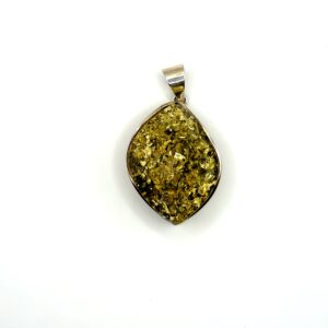 Zilveren hanger met amber