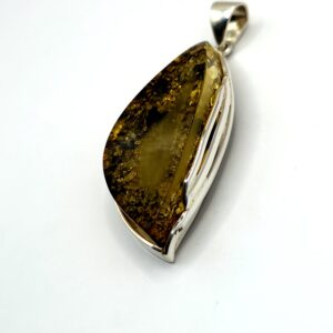 Alternative view of Zilveren hanger met amber