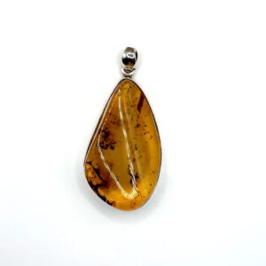 Zilveren hanger met amber