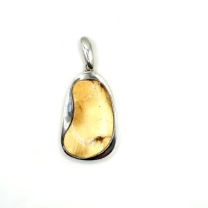Zilveren hanger met witte barnsteen