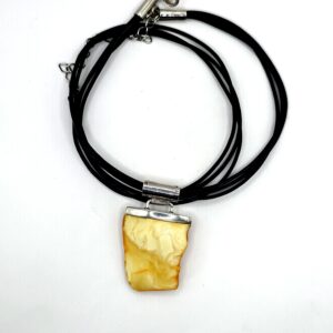 Zilveren ketting met witte barnsteen