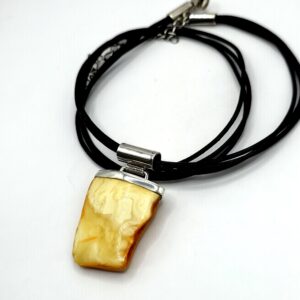 Alternative view of Zilveren ketting met witte barnsteen