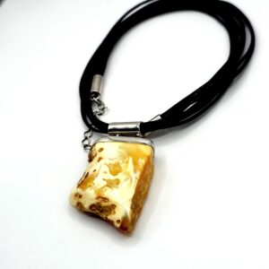 Alternative view of Zilveren ketting met witte barnsteen