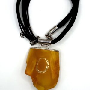 Zilveren ketting met honing-amber