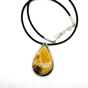 Zilveren ketting met barnsteen