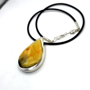 Alternative view of Zilveren ketting met barnsteen