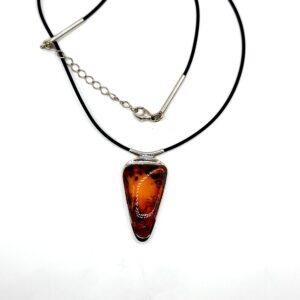 Zilveren ketting met barnsteen