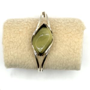 Zilveren armband met groene barnsteen