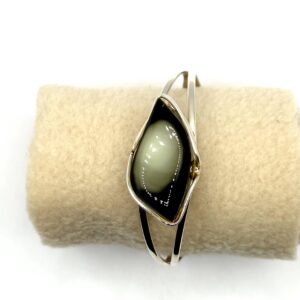 Zilveren armband met groene amber