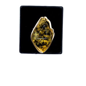 Alternative view of Ring met groene barnsteen