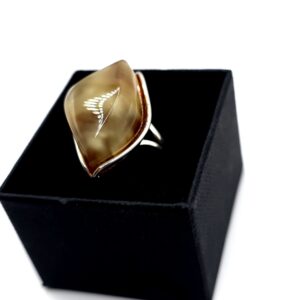 Ring met barnsteen