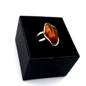 Ring met cognac-amber