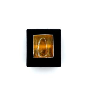 Alternative view of Zilveren ring met barnsteen