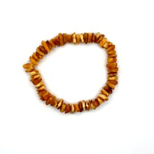 Elastische armband met barnsteen