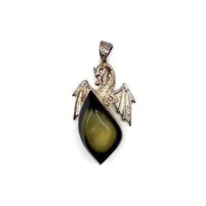 Zilveren hanger met barnsteen, Draak